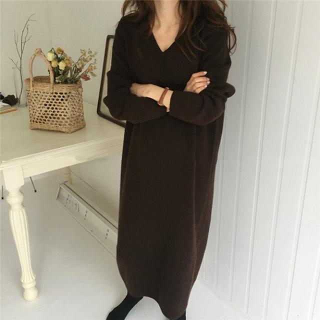 ニットワンピース ワンピース ロング ロング丈 アンクル丈 袖あり 長袖 Vネック 襟なし スリム ストレート Iライン ニット かわいい 大人可愛い きれいめ シンプル カジュアル 大人 上品 おしゃれ 大人女子 こなれ感 ラフ ルーズ モード系 セクシー エレガント モダン 無地 冬_4