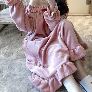 ルームウェア パジャマ 部屋着 寝巻き ナイトウェア ネグリジェ ロング ロング丈 袖あり 長袖 フレアスリーブ 襟なし フレア Aライン フリル リボン もこもこ モコモコ ふわふわ かわいい 大人可愛い きれいめ シンプル カジュアル おしゃれ 大人女子 ラブリー キュート