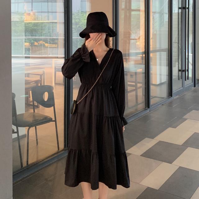 ワンピース フレアワンピース ロング丈 長袖 Vネック フード フレア セミフレア フリル ウエストマーク かわいい 大人可愛い きれいめ シンプル カジュアル 大人 上品 おしゃれ お洒落 大人可愛い 大人女子 こなれ感 ガーリー エレガント 主役級 存在感 フォーマル 無地 春 秋