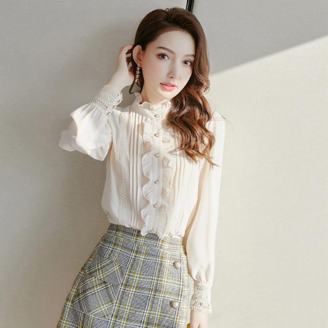 フリル メロウ 刺繍 ブラウス トップス シャツ 白シャツ 袖あり 長袖 フレアスリーブ スタンドカラー ハイネック レース 前開き 編み込み パール ボタン かわいい 大人可愛い きれいめ シンプル カジュアル 大人 上品 おしゃれ 大人女子 こなれ感 ラブリー キュート ガーリー