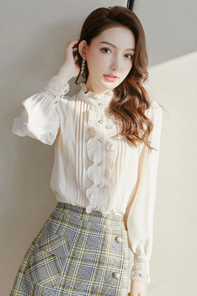 フリル メロウ 刺繍 ブラウス トップス シャツ 白シャツ 袖あり 長袖 フレアスリーブ スタンドカラー ハイネック レース 前開き 編み込み パール ボタン かわいい 大人可愛い きれいめ シンプル カジュアル 大人 上品 おしゃれ 大人女子 こなれ感 ラブリー キュート ガーリー フリル メロウ 刺繍 ブラウス トップス シャツ 白シャツ 袖あり 長袖