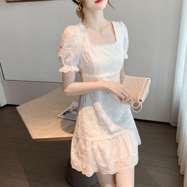 タイトワンピース ワンピース 膝丈 ひざ丈 袖あり 半袖 パフスリーブ スクエアネック 襟なし スリム タイト 細身 レース 刺繍 フリル かわいい 大人可愛い きれいめ シンプル カジュアル 大人 上品 おしゃれ 大人女子 こなれ感 ラブリー キュート ガーリー モード系 セクシー