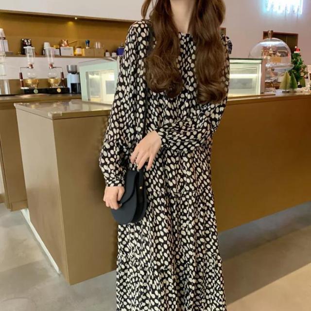 ワンピース フレアワンピース ロング丈 長袖 Uネック フレア セミフレア かわいい 大人可愛い きれいめ シンプル カジュアル 大人 上品 おしゃれ お洒落 大人可愛い 大人女子 こなれ感 ガーリー エレガント 主役級 存在感 フォーマル 無地 春 夏 秋 誕生日 クリスマス