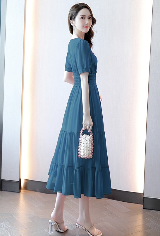 ワンピース フレアワンピース ティアードワンピース ワンピドレス ミモレ ミモレ丈 ロング ロング丈 袖あり Vネック 襟なし フレア Aライン フリル ウエストマーク 切り替えデザイン ドッキング かわいい 大人可愛い きれいめ シンプル 大人 上品 おしゃれ 大人女子 こなれ感_10