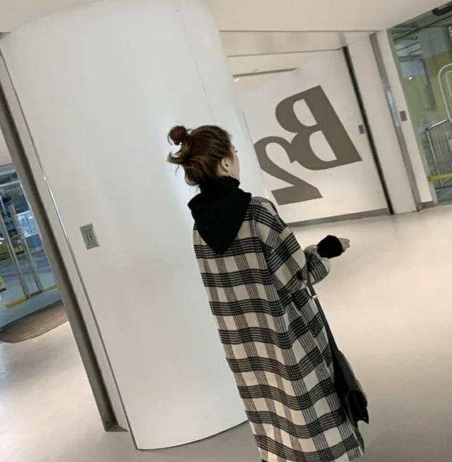 ワンピース フーディー 膝丈 ひざ丈 ミモレ ミモレ丈 袖あり 長袖 ハイネック タートルネック 襟なし セミフレア Aライン フード付き かわいい 大人可愛い きれいめ シンプル カジュアル 大人 上品 おしゃれ 大人女子 こなれ感 ラフ 個性的 クール エレガント モダン_4
