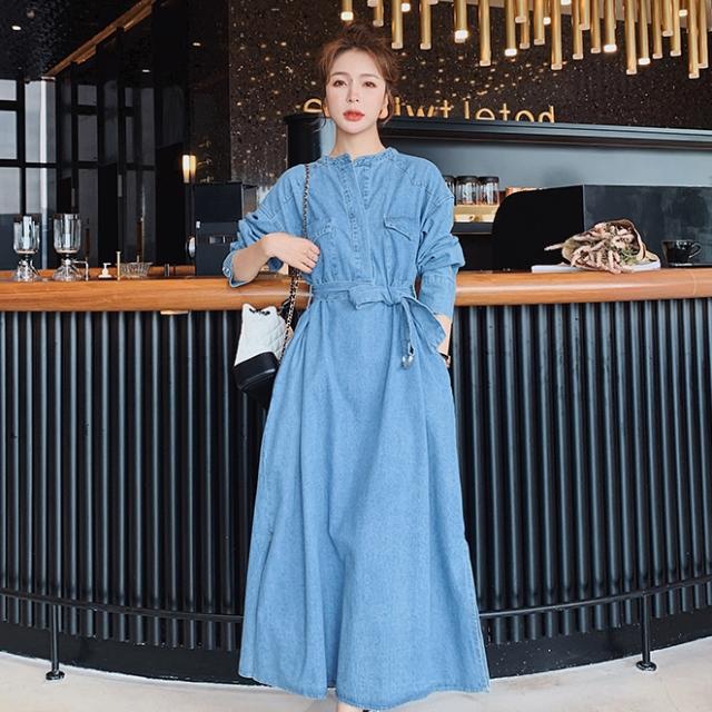 ワンピース デニムワンピース ワンピドレス 膝下 ロング ロング丈 袖あり 長袖 襟なし スタンドカラー Aライン リボン ウエストリボン スリット サイドスリット ポケット デニム ブルーデニム かわいい 大人可愛い シンプル カジュアル おしゃれ レトロ アジアン エスニック