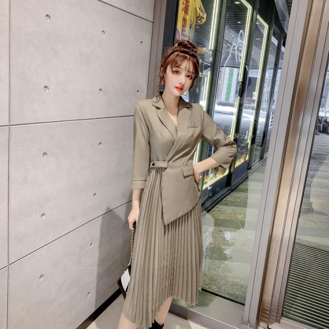 ドレス パーティードレス 二次会ドレス ワンピースドレス 膝下 ロング ロング丈 袖あり 七分袖 Vネック 襟付き 切り替えデザイン ドッキング プリーツ ファスナー かわいい 大人可愛い きれいめ シンプル 上品 おしゃれ お洒落 大人女子 こなれ感 ラフ 個性的 存在感