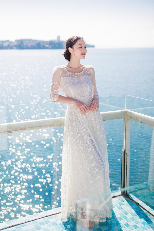 ドレス ウェディングドレス 結婚式ドレス 二次会ドレス 披露宴ドレス 花嫁ドレス ロングドレス ロング ロング丈 袖あり 7分袖 七分袖 Uネック Aライン エンパイアライン スレンダーライン レース シフォン フリル 透け感 シースルー かわいい 大人可愛い きれいめ 大人 上品_1