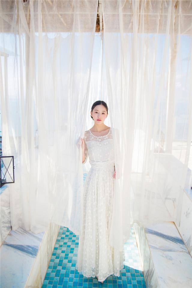 ドレス ウェディングドレス 結婚式ドレス 二次会ドレス 披露宴ドレス 花嫁ドレス ロングドレス ロング ロング丈 袖あり 7分袖 七分袖 Uネック Aライン エンパイアライン スレンダーライン レース シフォン フリル 透け感 シースルー かわいい 大人可愛い きれいめ 大人 上品_2