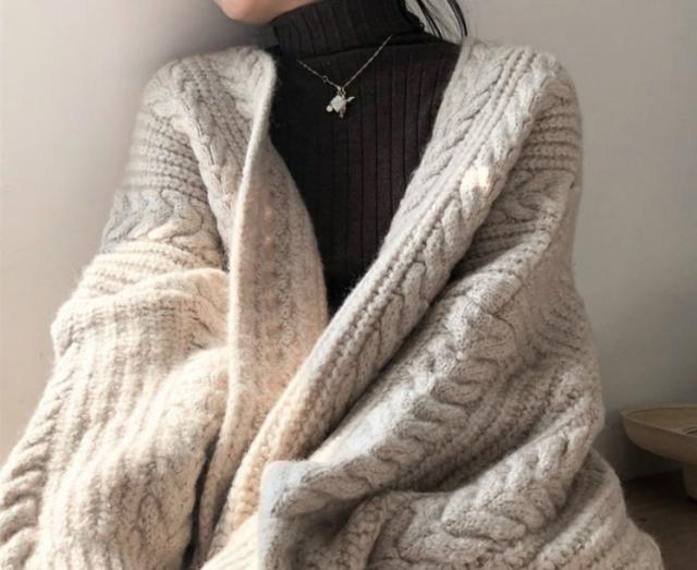 トップス ニットソー カーディガン 上着 白トップス ロング ロング丈 ミディアム丈 袖あり 長袖 ボリューム袖 フレアスリーブ フレンチスリーブ 萌袖 襟なし フレア セミフレア 細身 ストレート ワイド Iライン スマート 前開き ケーブルニット 編み込み 伸縮性 ニット 厚手_4
