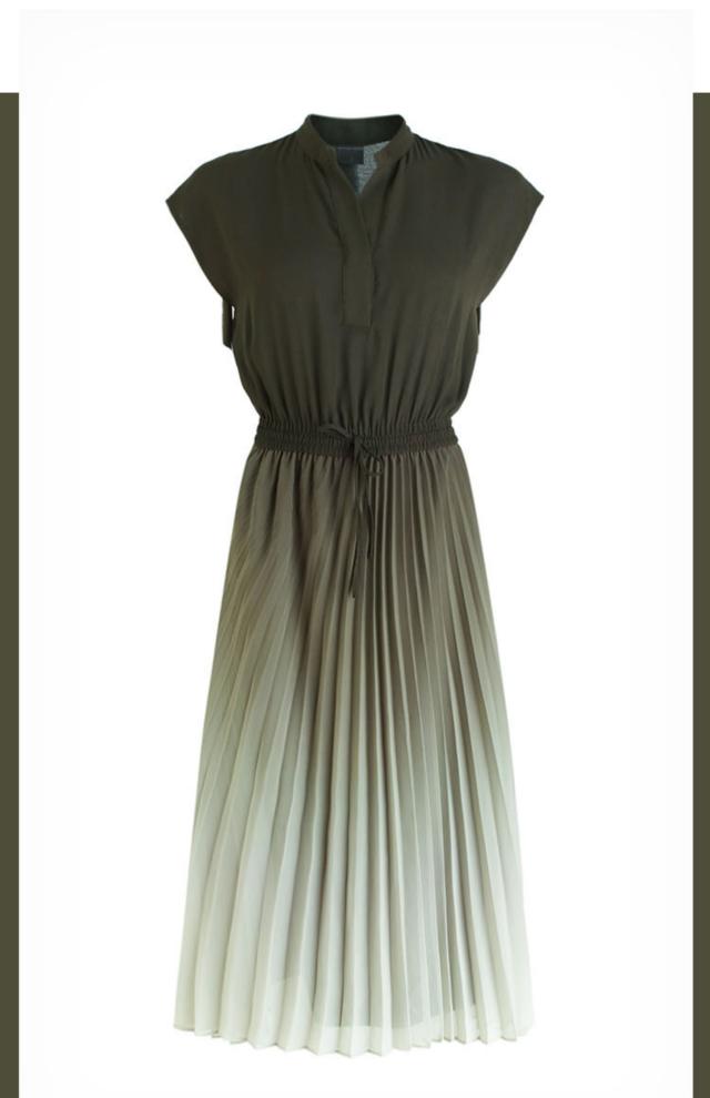 グラデーション プリーツ ロング ワンピース フレアワンピース 膝下 ミモレ ミモレ丈 ロング丈 袖あり フレンチスリーブ Vネック スキッパー フレア Aライン ウエストリボン ウエストゴム 透け感 かわいい 大人可愛い きれいめ シンプル カジュアル 大人 上品 おしゃれ グラデーション プリーツ ロング ワンピース フレアワンピース 膝下