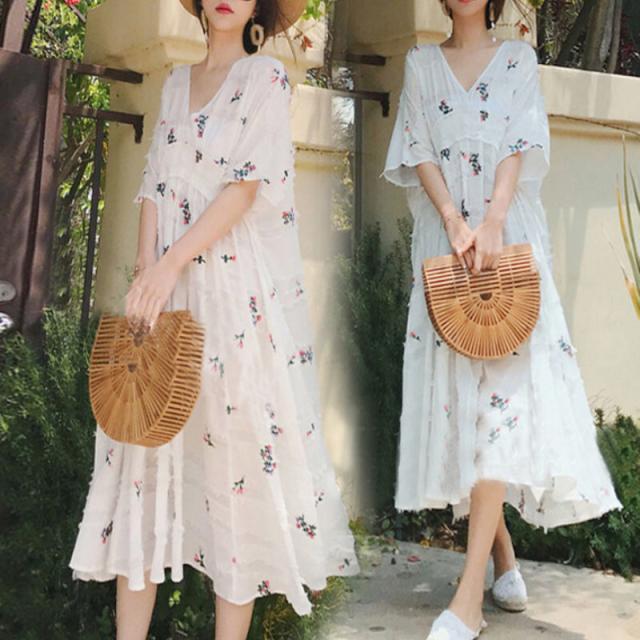 ワンピース 花柄ワンピース 白ワンピ ミドル丈 袖あり 半袖 Vネック フリル かわいい 大人可愛い きれいめ シンプル カジュアル 大人 上品 おしゃれ お洒落 レトロ こなれ感 ラブリー キュート ガーリー とろみ感 フェミニン 花柄 小花柄 フラワー 春 夏 10代 20代 30代 40代 ワンピース 花柄ワンピース 白ワンピ ミドル丈 袖あり 半袖 Vネック