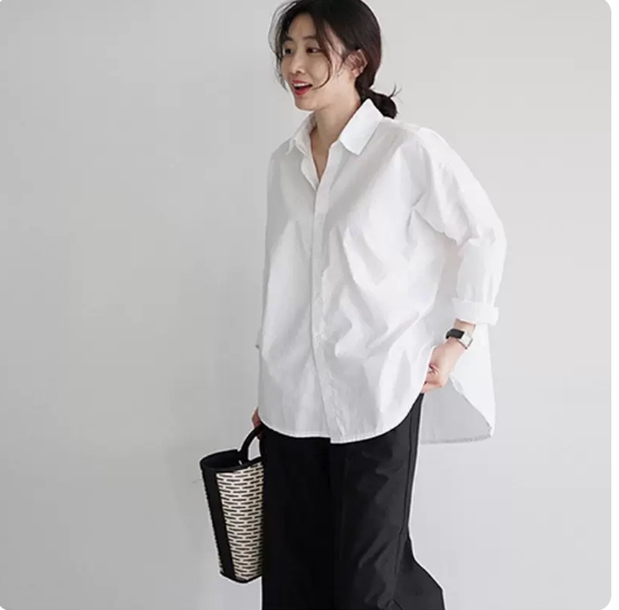 白シャツ トップス シャツ 白トップス 袖あり 長袖 襟付き 前開き ボタン留め オーバーサイズ 大人可愛い きれいめ シンプル 大人 上品 おしゃれ お洒落 かっこいい 大人女子 こなれ感 ラフ マニッシュ クール モード系 無地 春 夏 秋 シーズンレス オケージョン 20代 30代