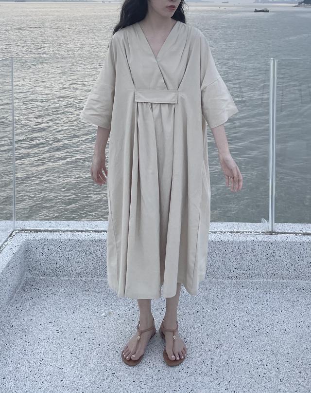 Vネック 5分袖 ワンピ ワンピース フレアワンピース 膝下 ロング ロング丈 袖あり 半袖 五分袖 ドロップショルダー フレア ワイド Aライン ウエストマーク かわいい 大人可愛い きれいめ シンプル カジュアル 大人 上品 おしゃれ 大人女子 こなれ感 ラフ ラブリー ルーズ Vネック 5分袖 ワンピ ワンピース フレアワンピース 膝下 ロング