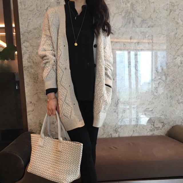 模様編み ボリューム ニット カーデ トップス カーディガン ロング ロング丈 袖あり 長袖 ボリューム袖 ドロップショルダー 萌袖 Vネック 襟なし ふわふわ ポケット 前開き 編み込み 透け感 かわいい 大人可愛い きれいめ シンプル カジュアル 大人 上品 おしゃれ 大人女子