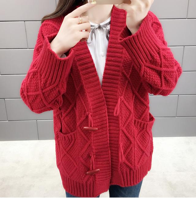 ローゲージ ニット カーディガン トップス アウター ミディアム丈 袖あり 長袖 Vネック 襟なし 前開き ケーブルニット 編み込み トグル ニット かわいい 大人可愛い きれいめ シンプル カジュアル 大人 上品 おしゃれ 大人女子 こなれ感 ラフ ラブリー モダン 主役級 存在感