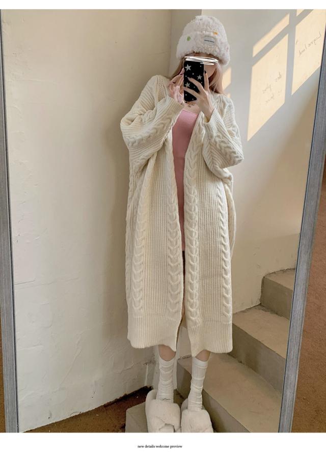 ケーブル編み ロング ニット カーディガン トップス アウター 膝下 ロング丈 袖あり 長袖 ボリューム袖 ドロップショルダー 萌袖 Vネック Iライン もこもこ モコモコ ポケット 前開き ケーブルニット 編み込み ニット かわいい 大人可愛い シンプル カジュアル 大人 こなれ感_10