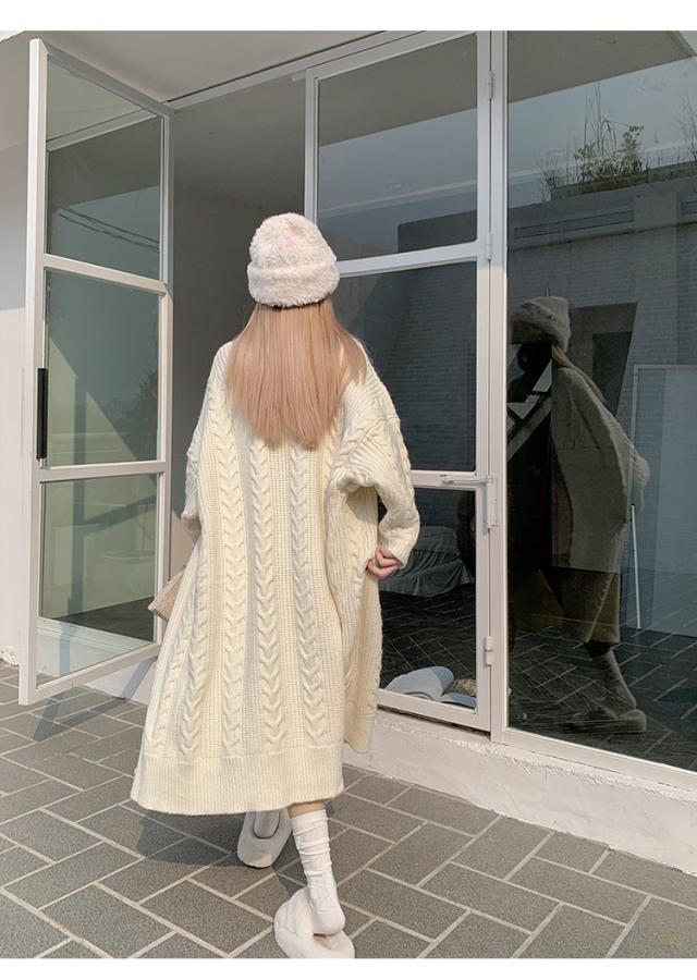 ケーブル編み ロング ニット カーディガン トップス アウター 膝下 ロング丈 袖あり 長袖 ボリューム袖 ドロップショルダー 萌袖 Vネック Iライン もこもこ モコモコ ポケット 前開き ケーブルニット 編み込み ニット かわいい 大人可愛い シンプル カジュアル 大人 こなれ感_15