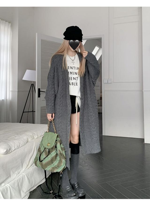 ケーブル編み ロング ニット カーディガン トップス アウター 膝下 ロング丈 袖あり 長袖 ボリューム袖 ドロップショルダー 萌袖 Vネック Iライン もこもこ モコモコ ポケット 前開き ケーブルニット 編み込み ニット かわいい 大人可愛い シンプル カジュアル 大人 こなれ感_6