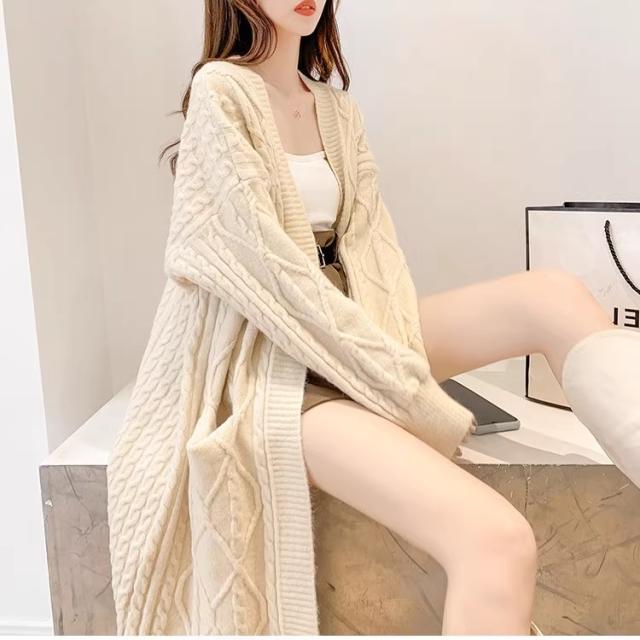 ケーブルニット ロング カーディガン トップス アウター ロング丈 袖あり 長袖 ドロップショルダー 萌袖 襟なし Iライン ポケット 前開き 編み込み ニット かわいい 大人可愛い きれいめ カジュアル 大人 おしゃれ こなれ感 ラフ ラブリー キュート ルーズ モード系 主役級