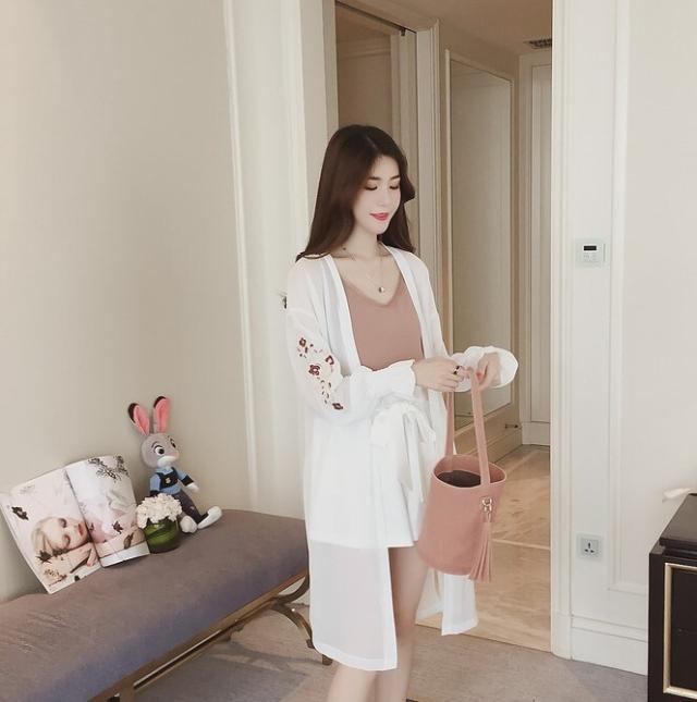 トップス アウター カーディガン ニット 羽織 長袖 Vネック ボタンなし 薄手 冷房対策 スリムフィット 大人可愛い かわいい きれいめ シンプル 上品 おしゃれ こなれ感 フェミニン エレガント 無地 花柄 春 夏 秋 10代 20代 30代 40代 レディース 女性用 OL 学生 デートの通販は トップス アウター カーディガン ニット 羽織 長袖 Vネック ボタンなし 薄手 冷房対策 スリムフィット 大人可愛い かわいい きれいめ シンプル 上品 おしゃれ こなれ感 フェミニン エレガント 無地 花柄 春 夏 秋 10代 20代 30代 40代 レディース 女性用 OL 学生 デートの通販は