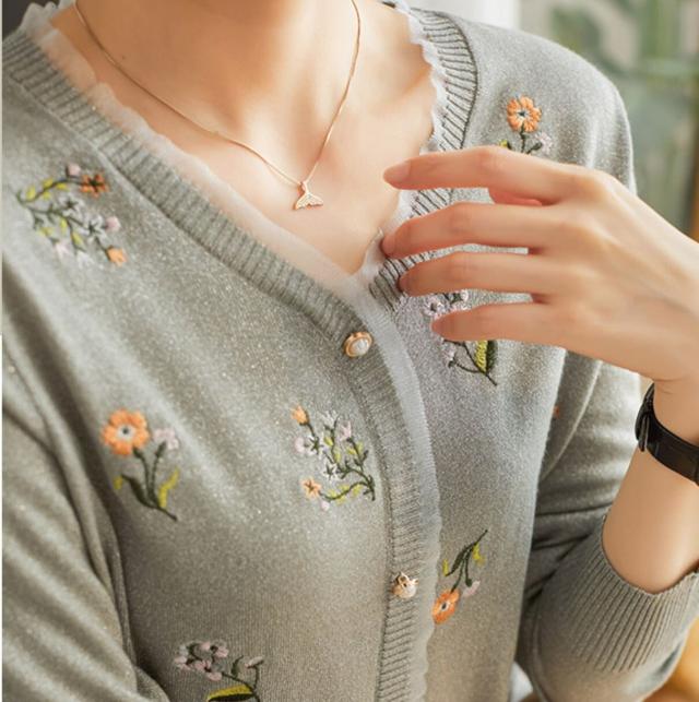 トップス アウター 大きいサイズ カーディガン ニット セーター 羽織 長袖 Vネック ボタン 冷房対策 スリムフィット 大人可愛い かわいい きれいめ シンプル 上品 おしゃれ 大人 こなれ感 フェミニン エレガント 無地 花柄 春 秋 冬 20代 30代 40代 レディース 女性用 OL