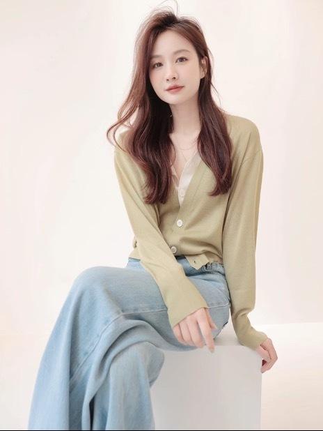 トップス デート カーディガン 上着 ショート ショート丈 ミディアム丈 袖あり 長袖 ボリューム袖 フレアスリーブ ホルンスリーブ 萌袖 襟付き フレア セミフレア 細身 ストレート ワイド Aライン Iライン 切り替えデザイン スマート フード付き ファスナー ポケット 前開き