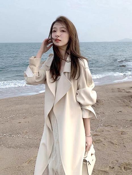 アウター デート コート 上着 白トップス ロングコート トレンチコート ロング ロング丈 ミディアム丈 袖あり 長袖 ボリューム袖 フレアスリーブ ホルンスリーブ 萌袖 襟付き フレア セミフレア 細身 ストレート ワイド Aライン Iライン 切り替えデザイン スマート ポケット