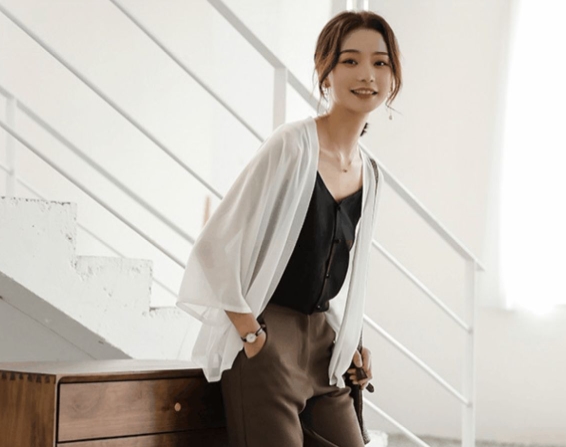 トップス アウター カーディガン ロング ロング丈 袖あり 長袖 Vネック 襟なし 前開き 透け感 薄手 かわいい 大人可愛い シンプル カジュアル 大人 アジアン エスニック こなれ感 ラフ 無地 春 夏 秋 10代 20代 30代 40代 レディース 女性用 オフィス OL 通勤 デート お出かけ トップス アウター カーディガン ロング ロング丈 袖あり 長袖 Vネック