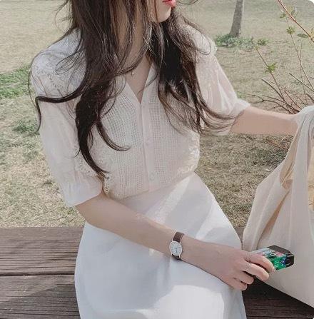 トップス デート レース ブラウス カットソー 白シャツ 白トップス ミディアム丈 袖あり 半袖 5分袖 五分袖 フレアスリーブ ホルンスリーブ Vネック 襟なし フレア セミフレア 細身 ストレート ワイド Aライン Iライン 切り替えデザイン ドッキング スマート レース リボン