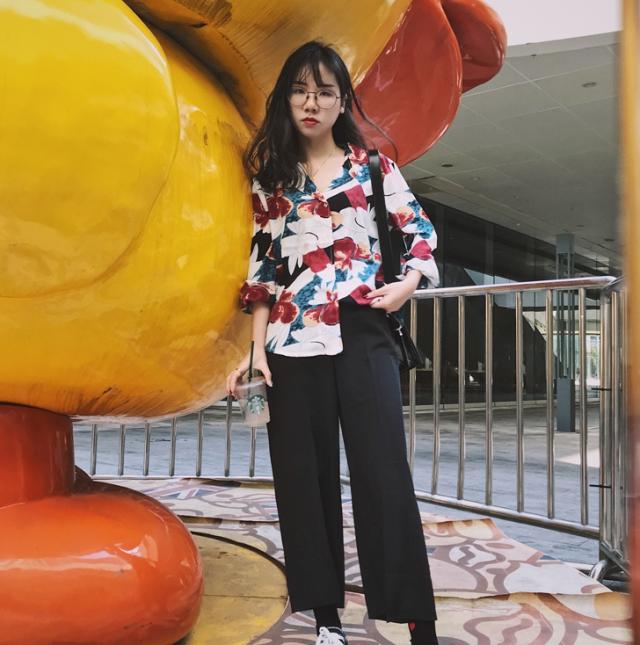 トップス シャツ ミディアム丈 袖あり 長袖 Vネック 襟付き シフォン 前開き ポリエステル かわいい 大人可愛い おしゃれ お洒落 かっこいい レトロ アジアン エスニック エキゾチック 大人女子 個性的 クール モード系 主役級 存在感 柄 プリント 春 夏 秋 10代 20代 トップス シャツ ミディアム丈 袖あり 長袖 Vネック 襟付き シフォン