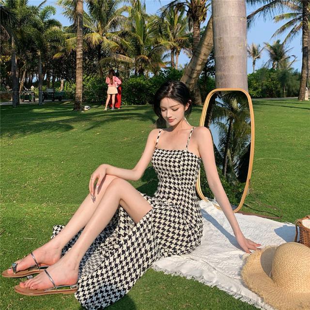 ワンピース ワンピドレス 膝下 ロング丈 袖なし ノースリーブ オフショルダー 襟なし セミフレア Aライン スリット サイドスリット ハイウエスト かわいい 大人可愛い シンプル 大人 おしゃれ レトロ アジアン エスニック エキゾチック 大人女子 ラフ セクシー 存在感 柄 ワンピース ワンピドレス 膝下 ロング丈 袖なし ノースリーブ オフ