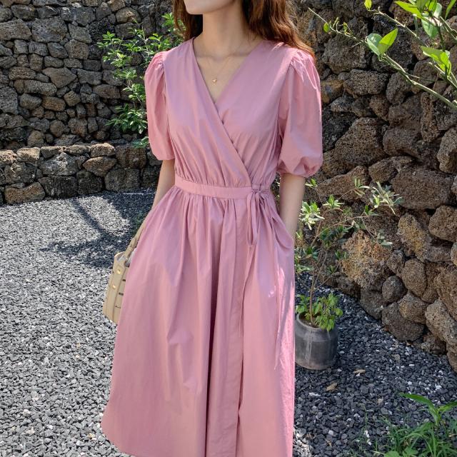 ワンピース ワンピドレス 膝下 ロング ロング丈 袖あり 半袖 パフスリーブ 萌袖 カシュクール 襟なし セミフレア Aライン ウエストリボン ポケット ハイウエスト 綿 リネン かわいい 大人可愛い シンプル カジュアル 大人 おしゃれ アジアン エスニック エキゾチック 無地 夏 ワンピース ワンピドレス 膝下 ロング ロング丈 袖あり 半袖