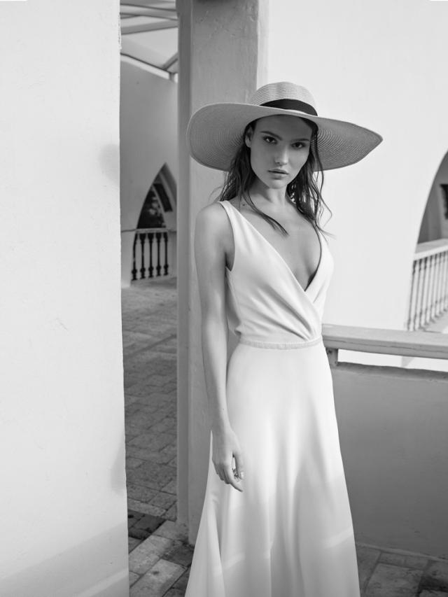 ドレス パーティードレス パーティドレス ロングドレス Aラインドレス ロング ロング丈 マキシ マキシ丈 アンクル丈 袖なし ノースリーブ Vネック カシュクール 襟なし Aライン レース ウエストマーク バックシャン バックコンシャス 谷間 谷間魅せ かわいい 大人可愛い ドレス パーティードレス パーティドレス ロングドレス Aラインドレス