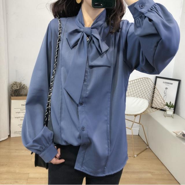 ボウタイ リボン ブラウス トップス シャツ 袖あり 長袖 前開き かわいい 大人可愛い きれいめ シンプル カジュアル 大人 上品 おしゃれ 大人女子 こなれ感 ラフ ラブリー キュート ガーリー モード系 エレガント モダン とろみ感 無地 春 秋 冬 10代 20代 30代 40代