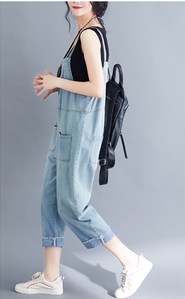 デニム サロペット ボトムス Gパン デニムパンツ 膝下 ミモレ ミモレ丈 袖なし ノースリーブ スクエアネック 襟なし ポケット ブルーデニム かわいい 大人可愛い きれいめ シンプル カジュアル 大人 上品 おしゃれ 大人女子 こなれ感 ラフ ボーイッシュ ラブリー キュート_2