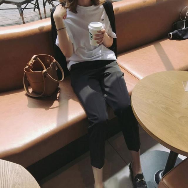 ボトムス パンツ ズボン マタニティパンツ クロップドパンツ 9分丈 アンクル丈 ナイロン ウエスト調整ボタン スリムフィット 薄手 センターライン かっこいい きれいめ シンプル 上品 おしゃれ タイトシルエット 大人 こなれ感 ナチュラル 普段着 エレガント 無地