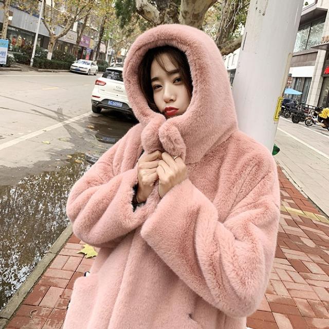 アウター コート ロング ロング丈 袖あり 長袖 襟なし スタンドカラー もこもこ モコモコ ポケット 前開き フェイクファー 厚手 かわいい 大人可愛い シンプル カジュアル 大人 おしゃれ お洒落 アジアン エスニック エキゾチック 大人女子 ルーズ 存在感 無地 秋 冬 10代