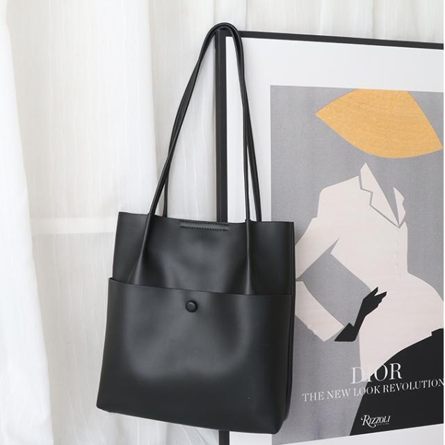 ポーチ付き フェイクレザー ショルダーバッグ トートバッグ レディースバッグ レディースバック 多収納 肩がけ 肩掛け 柔らかい インナーバッグ付き スクエア型 ファスナー ボタン PU かわいい 大人可愛い きれいめ シンプル カジュアル 大人 上品 おしゃれ 大人女子 こなれ感