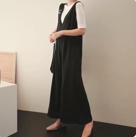 パンツ デート サロペット ワイドパンツ ストレートパンツ ロング ロング丈 ミディアム丈 袖なし ノースリーブ Vネック 襟なし フレア セミフレア ストレート ワイド Aライン 切り替えデザイン スマート 伸縮性 かわいい 大人可愛い きれいめ シンプル カジュアル 上品_2