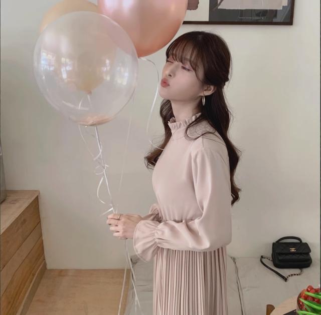 ワンピース 膝下 ミモレ ミモレ丈 ロング ロング丈 袖あり 長袖 ハーフタートルネック プリーツ かわいい 大人可愛い シンプル 大人 上品 おしゃれ お洒落 大人可愛い 大人女子 こなれ感 ラブリー キュート 無地 春 10代 20代 30代 レディース 女性用 OL 通勤 デート お出かけ