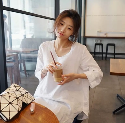 トップス シャツ ブラウス プルオーバー ミディアム丈 襟なし パフスリーブ 袖あり 7分袖 Ｖネック ドロップショルダー リネン 綿 ゆる フィット 襟なしノーカラー ストレート リゾート シンプル スマート ミディアム丈 カットソー スリット かわいい 大人可愛い きれいめ トップス シャツ ブラウス プルオーバー ミディアム丈 袖あり 9分袖 V