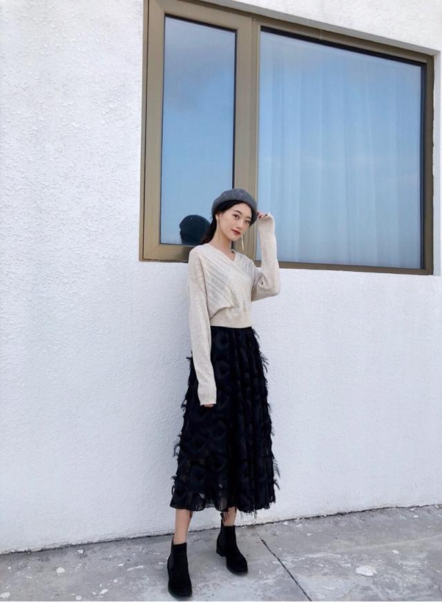 フェザースカート フレアスカート Aライン ミモレ丈 大き揺れる ふわふわ フェアリー かわいい 大人可愛い きれいめ シンプル カジュアル 大人 上品 おしゃれ お洒落 かっこいい レトロ こなれ感 ラフ ラブリー キュート ガーリー 個性的 モード系 セクシー エレガント モダン_2