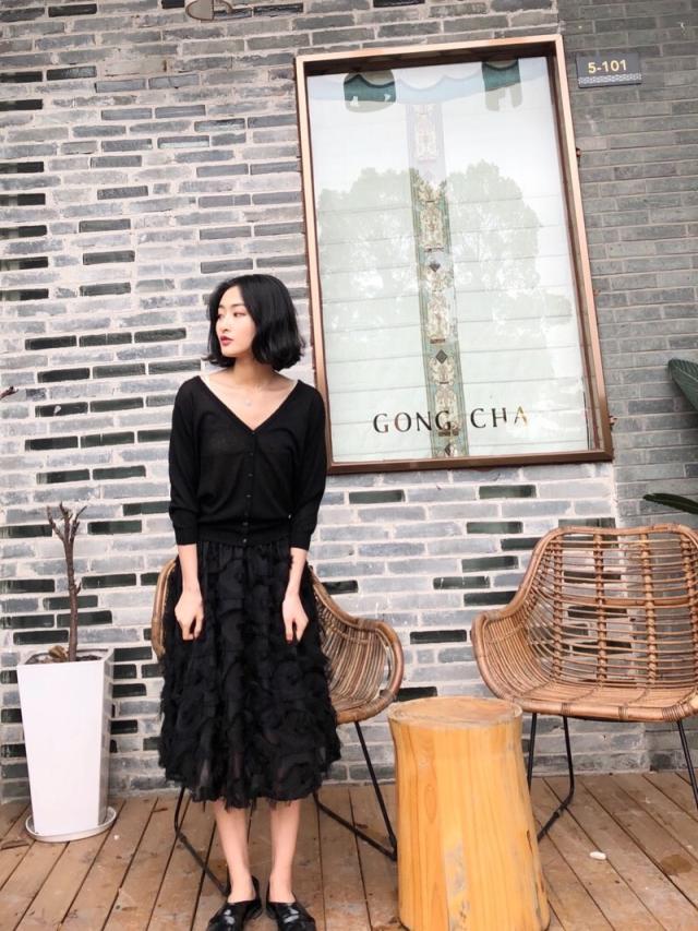 フェザースカート フレアスカート Aライン ミモレ丈 大き揺れる ふわふわ フェアリー かわいい 大人可愛い きれいめ シンプル カジュアル 大人 上品 おしゃれ お洒落 かっこいい レトロ こなれ感 ラフ ラブリー キュート ガーリー 個性的 モード系 セクシー エレガント モダン_4