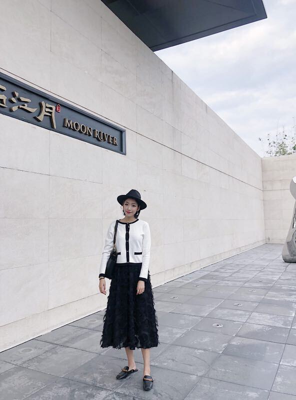 フェザースカート フレアスカート Aライン ミモレ丈 大き揺れる ふわふわ フェアリー かわいい 大人可愛い きれいめ シンプル カジュアル 大人 上品 おしゃれ お洒落 かっこいい レトロ こなれ感 ラフ ラブリー キュート ガーリー 個性的 モード系 セクシー エレガント モダン_6