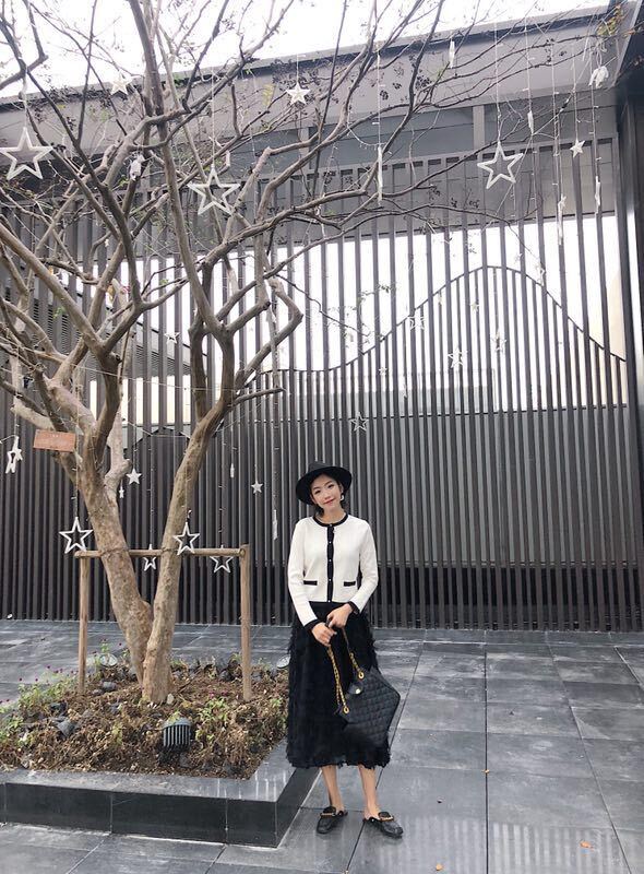 フェザースカート フレアスカート Aライン ミモレ丈 大き揺れる ふわふわ フェアリー かわいい 大人可愛い きれいめ シンプル カジュアル 大人 上品 おしゃれ お洒落 かっこいい レトロ こなれ感 ラフ ラブリー キュート ガーリー 個性的 モード系 セクシー エレガント モダン_7