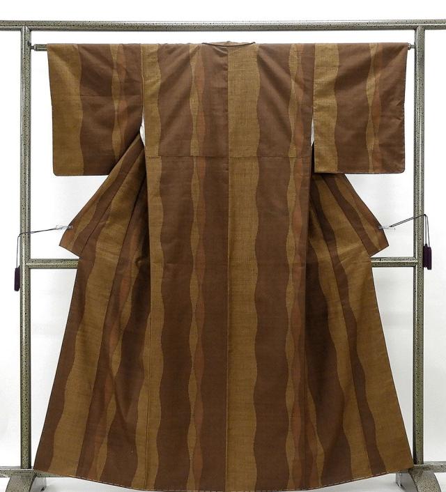 紬 未着用美品 正絹 草木染 幾何縞模様 身丈159cm 裄丈63.5cm 野々花紬 未使用 新古品 着物