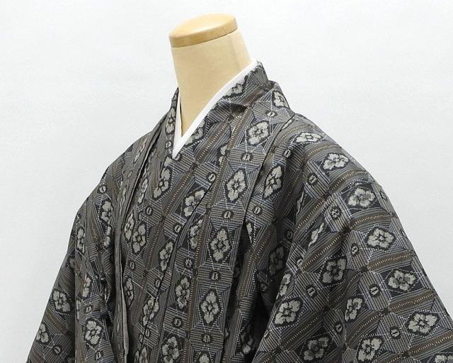 紬 正絹 花菱模様 身丈150.5cm 裄丈62.5cm 紬ＡＳ 羽織 リサイクル 中古 着物 カジュアル d0542 紬 正絹 花菱模様 身丈150.5cm 裄丈62.5cm 紬AS 羽織 リサイクル 中古