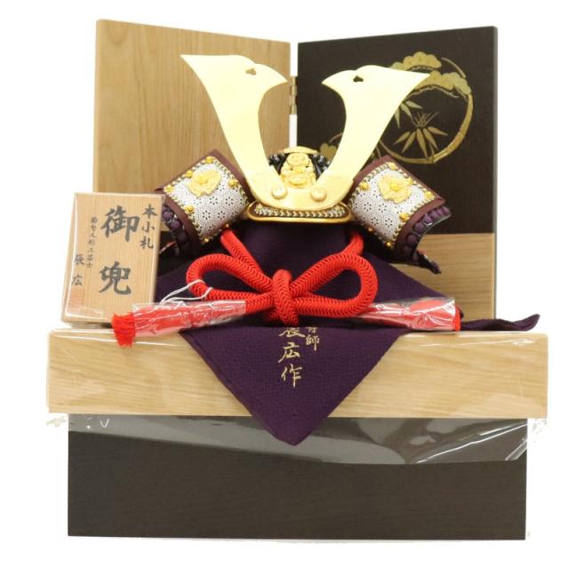 五月人形 兜飾り収納飾 辰広作 1/5号 将 大鍬・赤 オーク白木 2025-tb024 幅30cm 御兜 端午の節句 節句 お祝い インテリアの通販は