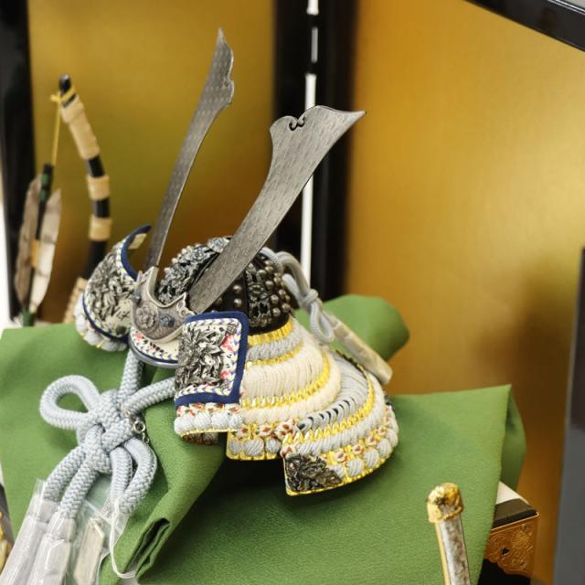 金屏風付き！　　京都平安武久兜飾り 金屏風付き！ 京都平安武久兜飾り